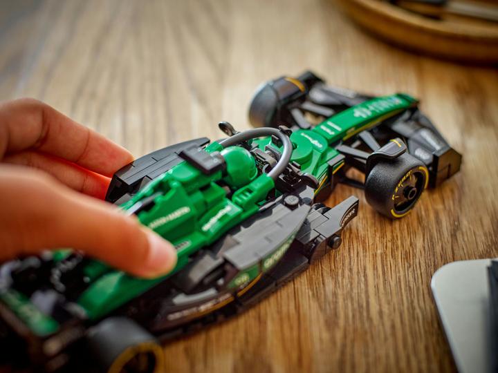 Actual product image LEGO Aston Martin Aramco F1 AMR24 Rennauto (77245, LEGO Speed Champions)