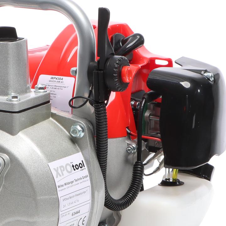 Produktbild XPOtool Benzin Wasserpumpe 1,25kW 25,4mm 8.000l/h 30m Gartenpumpe 2-Takt-Motor (Gartenpumpe)