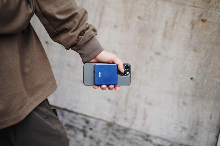 Immagine prodotto Vinnic MANA Magnetic Wireless Powerbank 8.000mAh, argilla (8000 mAh, 15 W, 30.80 Wh)