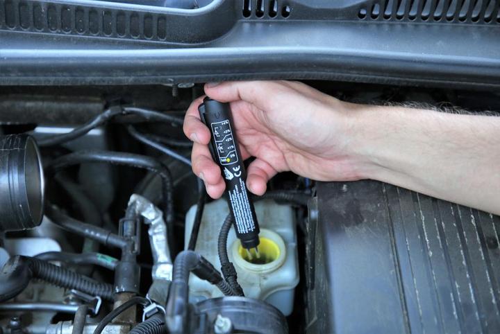 Actual product image Brilliant Tools Brake fluid tester