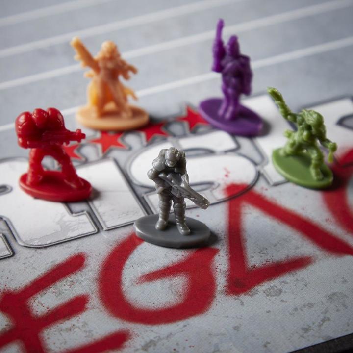 Produktbild Hasbro Gaming Avalon Hill - Risk Legacy (Englisch)