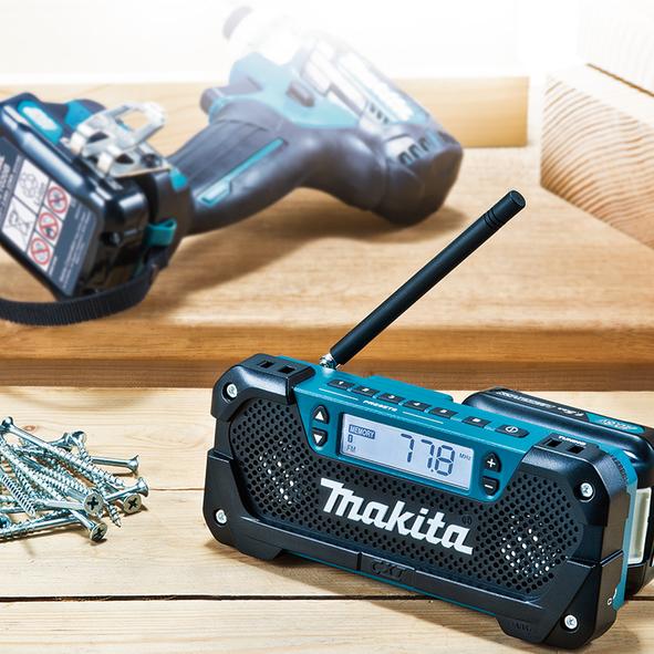 Actual product image Makita MR052 (FM, AM)