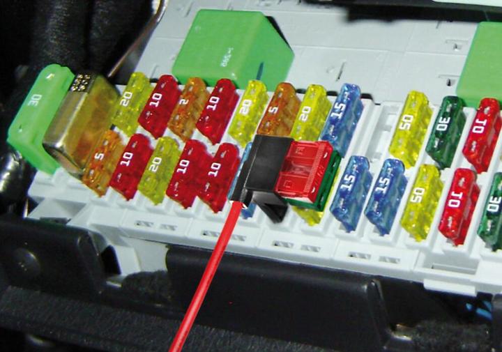Actual product image Lampa Current collector for standard louvre fuse, 12/24V