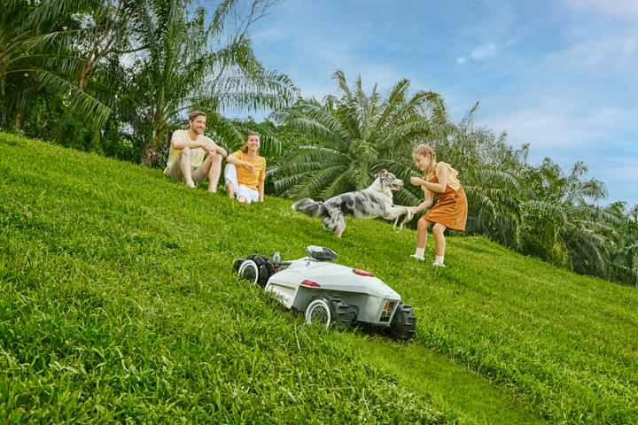 Actual product image Mammotion Luba 2 AWD 1000 (1000 m²)