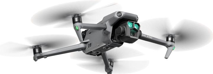 Produktbild DJI Mavic 3 Pro Fly More Combo inkl. RC (43 min, 958 g, 48 Mpx)