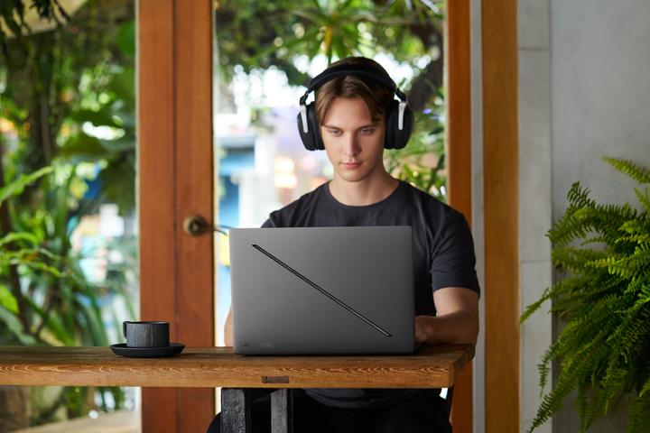 Produktbild ASUS ROG Zephyrus G16 RTX 4060 (16", AMD Ryzen AI 9 HX 370, 16 GB, 1000 GB, DE)
