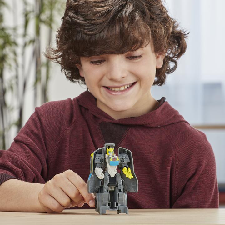 Actual product image Hasbro Transformers Cyberverse 1 Step Shadow Bumblebee