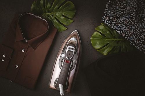 Actual product image Adler AD 5030 Steam Iron Ceramic Ironing Sole (3000 W)