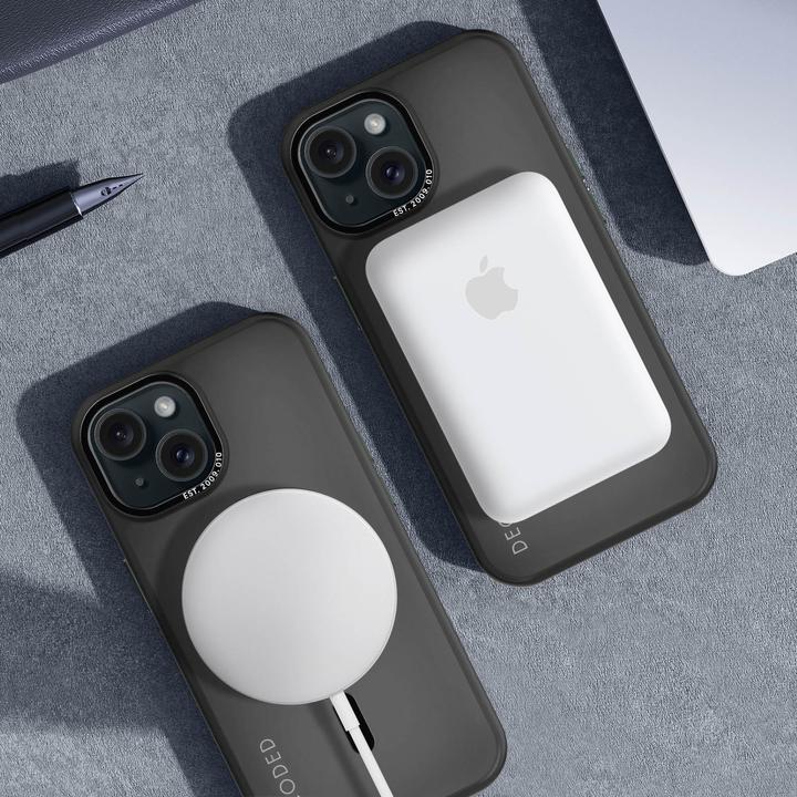 Actual product image Decoded Recycled Plastic Loop Stand Backcover iPhone 15 Black (Apple iPhone 15)