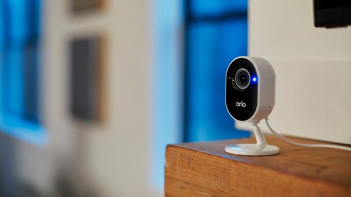Produktbild Arlo Essential Indoor Kamera, weiss (1920 x 1080 Pixels)