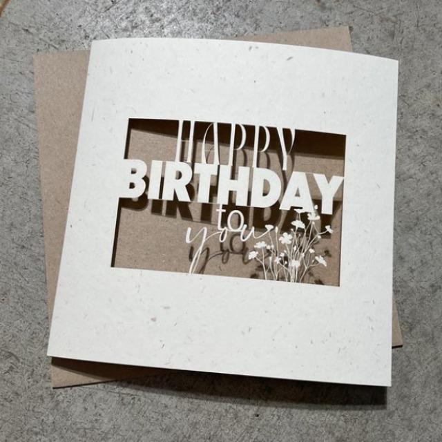 Immagine prodotto Tell me Biglietto di auguri con bouquet di fiori in carta paglia e cartone di tellme (1 pz.)
