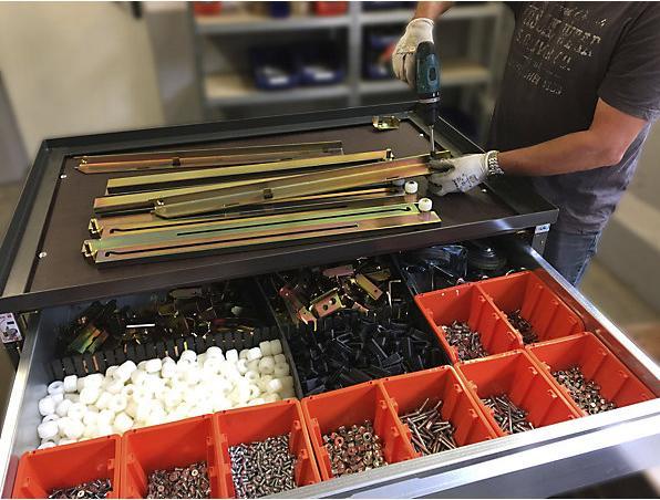 Produktbild Sth-Systeme Gitterbox, mit 3 abschliessbaren Schubladen, aus verzinktem Blech, Fronten blau
