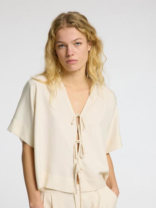 Actual product image Selected Femme Vorn gebundene Top mit V-Ausschnitt (40)