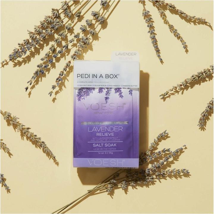 Produktbild Voesh Pedi In A Box Deluxe 4 Step Lavender Relieve (Fussbad, Fusscrème & Fussgel, Fussmaske)