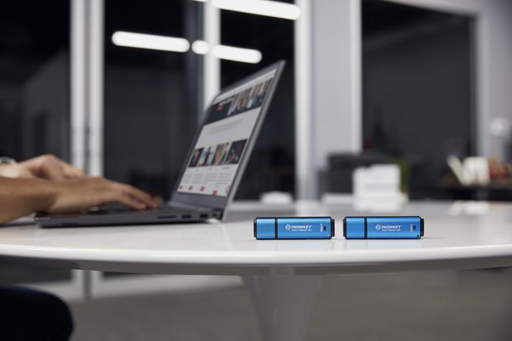 Produktbild Kingston IronKey Vault Privacy 50 (256 GB, USB-A, USB 3.2)