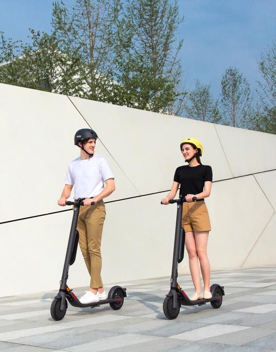 Produktbild Segway-Ninebot KickScooter E45E (25 km/h, 45 km, 300 W)