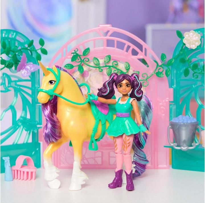 Actual product image Unicorn Academy - Small Doll Ava & Leaf Stable Playset