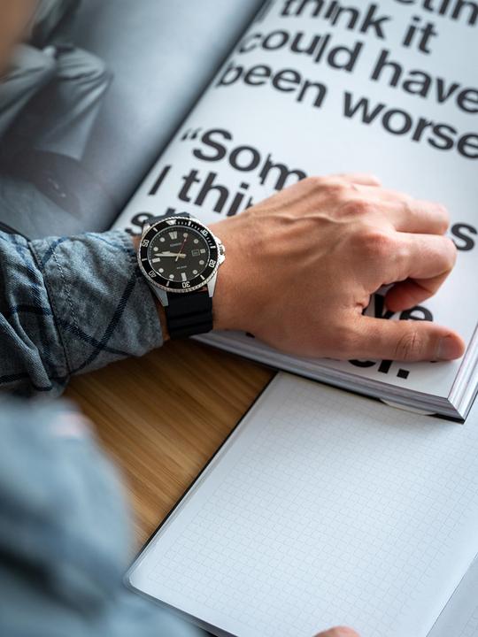 Produktbild Casio Collection (Uhr mit Schmuckstein, 44 mm)