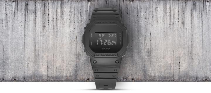 Produktbild Casio GA-700RGB-1AER (Chronograph, Digitaluhr, 53 mm)
