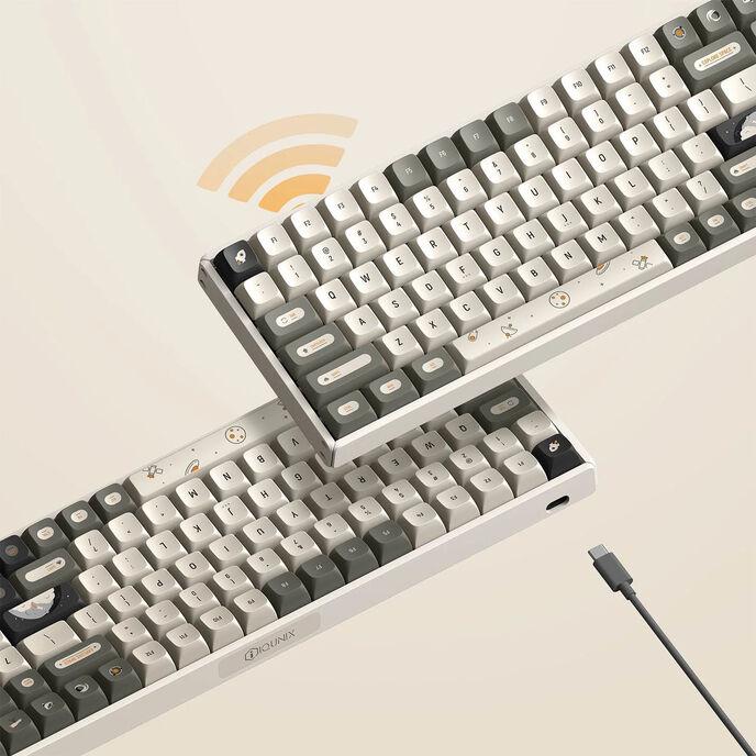 Image du produit Iqunix Clavier de jeu sans fil F97 Hitchhiker, RGB - Commutateurs Moonstone (DE, Sans fil)