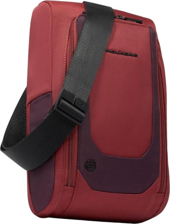 Immagine prodotto Piquadro Umhängetasche aus recyceltem Stoff und Leder