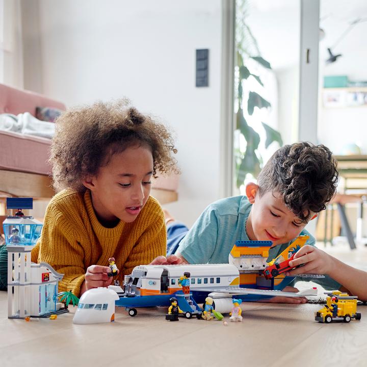 Actual product image LEGO Passenger Aircraft (60262, LEGO City)
