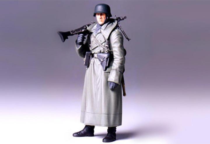 Actual product image Tamiya 1:16 WWII figure German soldier with coat and machine gun