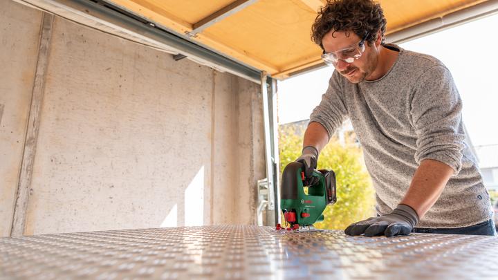 Actual product image Bosch Home & Garden UniversalSaw 18V-100