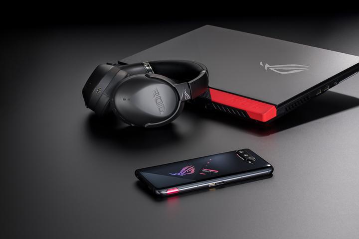 Actual product image ASUS ROG Strix Go BT (Wireless, Cable)
