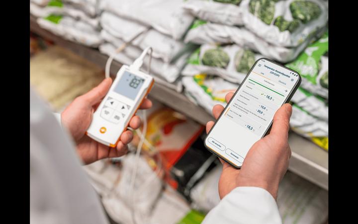Produktbild Testo 110 Food - Universal-Temperaturmessgerät mit App-Anbindung