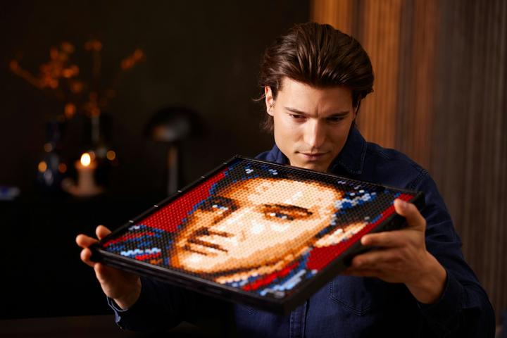 Immagine prodotto LEGO Elvis Presley - Il Re (31204, Set LEGO rari)