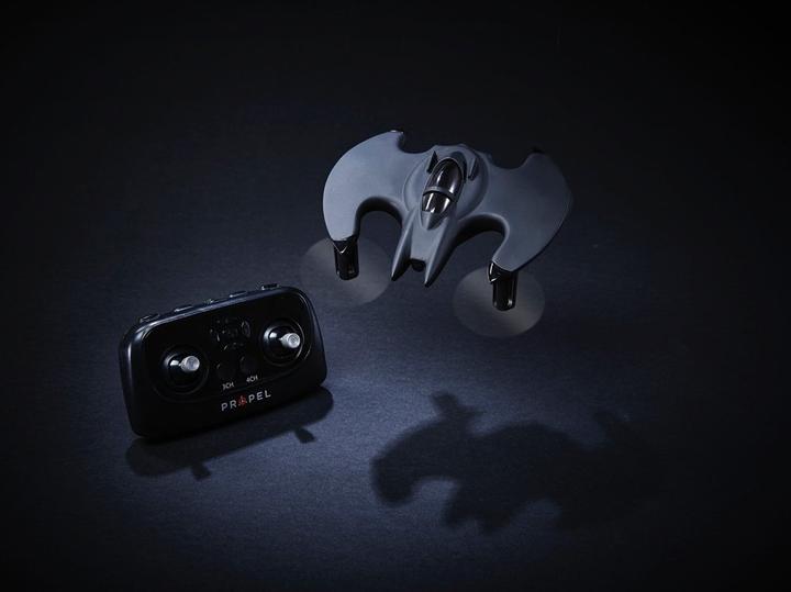 Image du produit Propel licence officielle Warner Bros. Batwing Mini Performance Stunt Drone avec 360 degrés de cascades