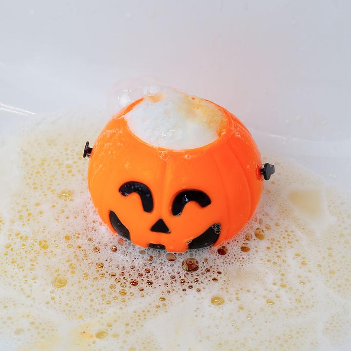 Actual product image Accentra Bath stain HAPPY HALLOWEEN in plastic bowl in pumpkin shape, 120g, fragrance: orange, colour: (Bath bombs)