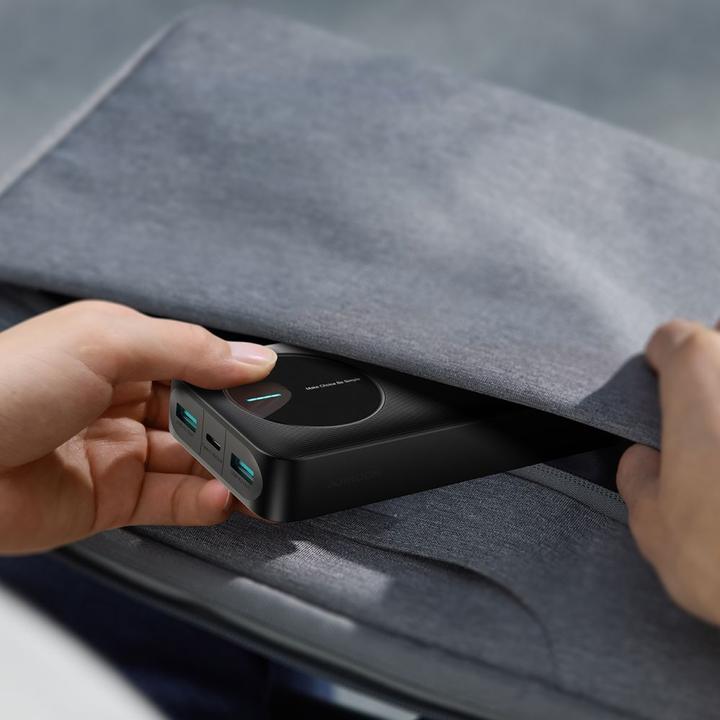 Produktbild Joyroom Powerbank JR-PBF14 20000mAh 2.4A 2x USB-A 1x USB-C - black (20000 mAh, 74 Wh)