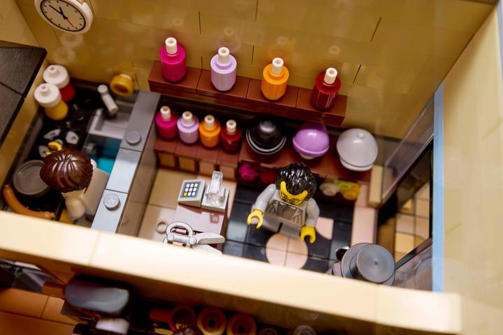 Actual product image LEGO Tudor-style corner house (10350, LEGO Icons, LEGO Rare Sets)
