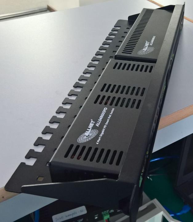 Produktbild Allnet Switch Zubehör unmanaged 4 Port Gigabit LT-PoE 90W 19" 1HE Patch Panel (4 Ports)