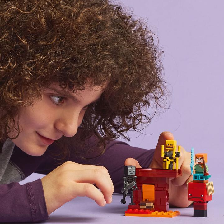 Produktbild LEGO Das Lava-Duell im Nether (21266, LEGO Minecraft)