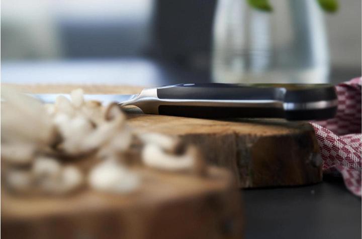 Actual product image Zwilling Pro (18 cm)