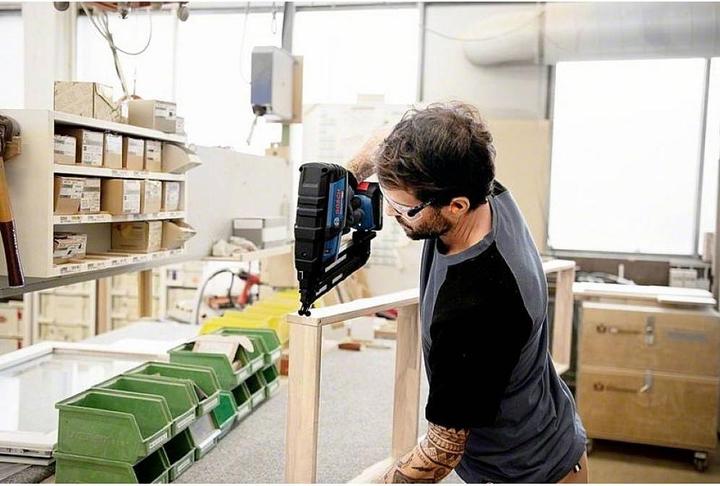 Image du produit Bosch Professional Cloueur à bois sans fil GNH 18V-64