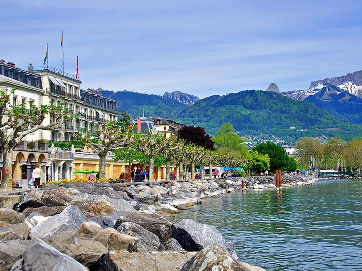 Immagine prodotto Smartbox Vacanza in famiglia a Vevey per 2 adulti e 2 bambini (4 pers.)