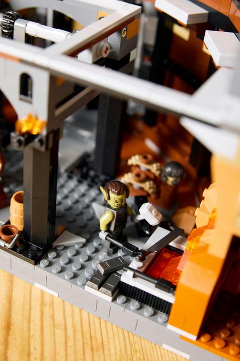 Actual product image LEGO The Lord of the Rings: Barad-dûr (10333, LEGO Icons, LEGO Rare Sets)