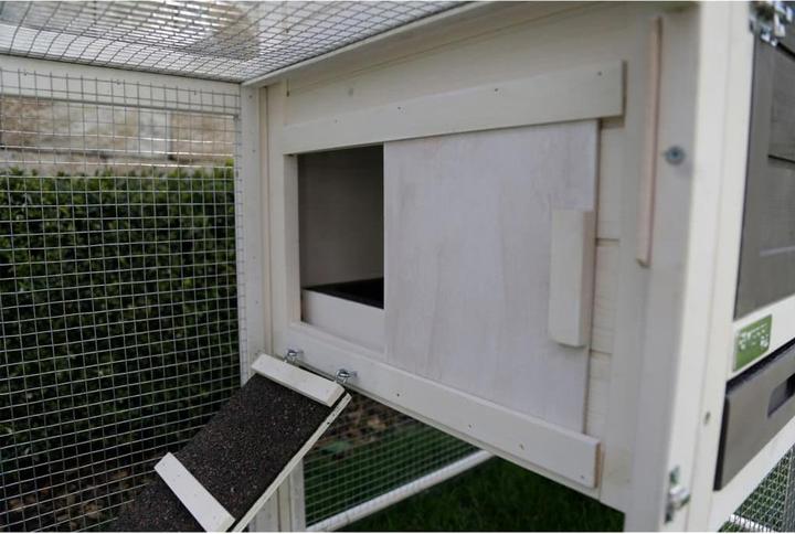 Actual product image Kerbl Rodent hutch Freetime Hatch, wooden house with free run, bitumen roof, replacement tray