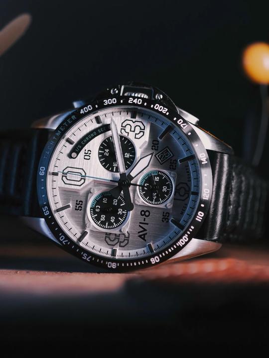 Produktbild AVI-8 AV-4077-01 P-51 Mustang Chronograph 43mm 5ATM (Analoguhr, 43 mm)