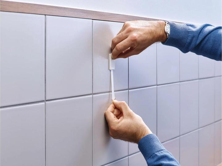 Actual product image tesa Glue nail