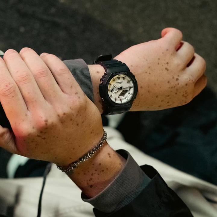 Produktbild G-Shock GA-2100WD-1AER (Analoguhr, Chronograph, 45 mm)