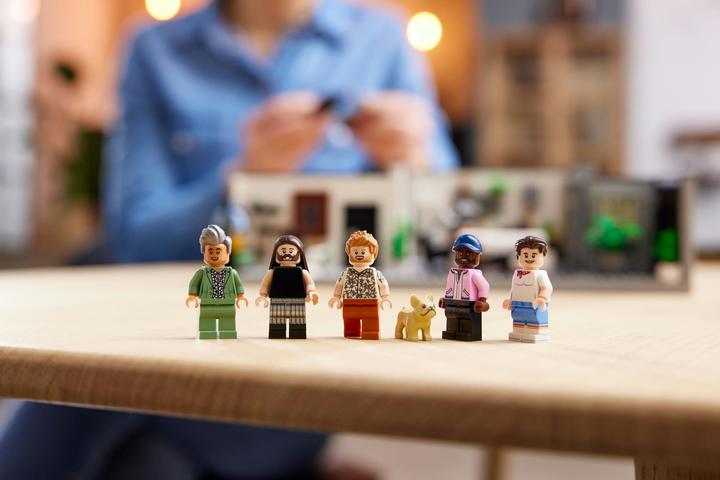 Produktbild LEGO Queer Eye - The Fab 5 Loftas (10291) (10291, LEGO Creator Expert, LEGO Seltene Sets)
