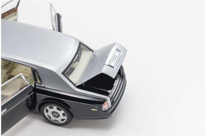 Actual product image Kyosho Rolls-Royce Phamtom EWB Schwarz / Silber, 1:18