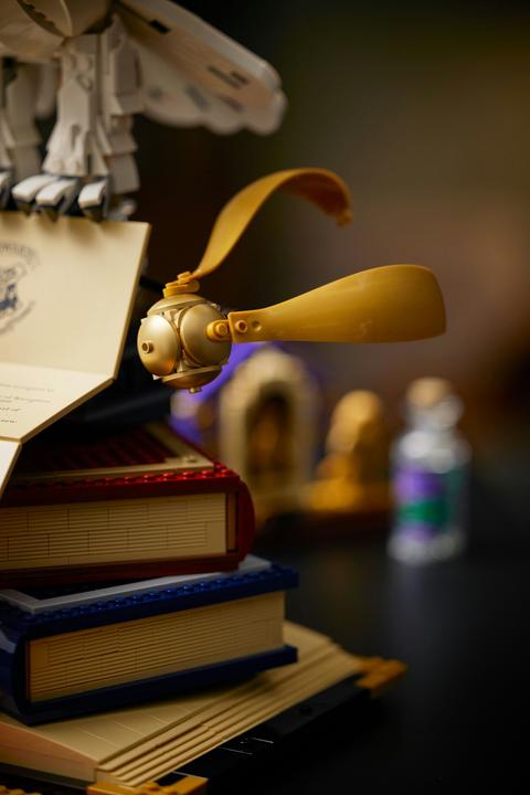 Actual product image LEGO Hogwarts Icons - Collector's Edition (76391, LEGO Harry Potter, LEGO Rare Sets)