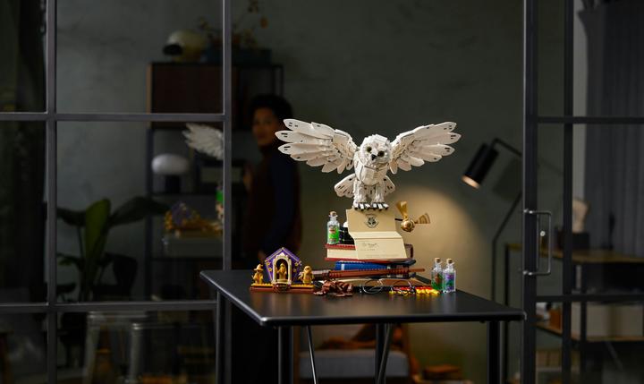 Actual product image LEGO Hogwarts Icons - Collector's Edition (76391, LEGO Harry Potter, LEGO Rare Sets)