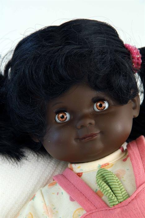 Produktbild Schildkröt Puppe Schlummerle Gr. 32 schwarze Haare, braune Schlafaugen, Kleidung rose/gelb/grün
